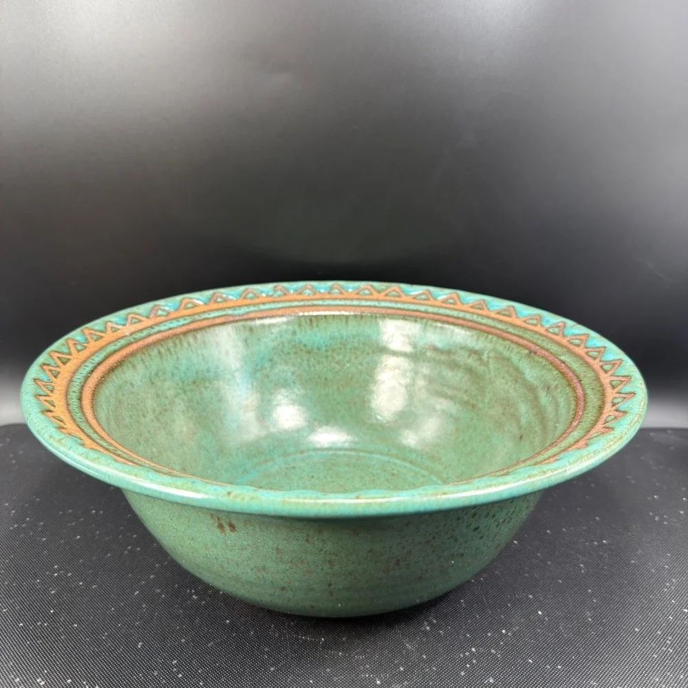 Viana Studio Pottery Green Glaze Speckled Serving Bowl Dish Signed 10.5‎ Inch